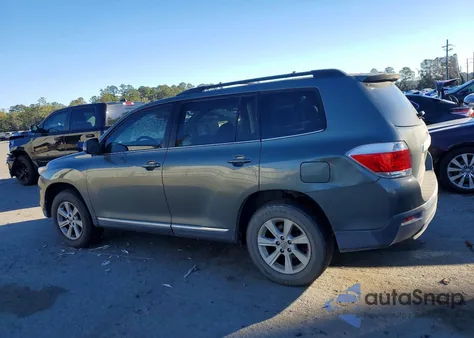 2013 Toyota Highlander Base z USA, uszkodzony, nr VIN 5TDBK3EH0DS261392